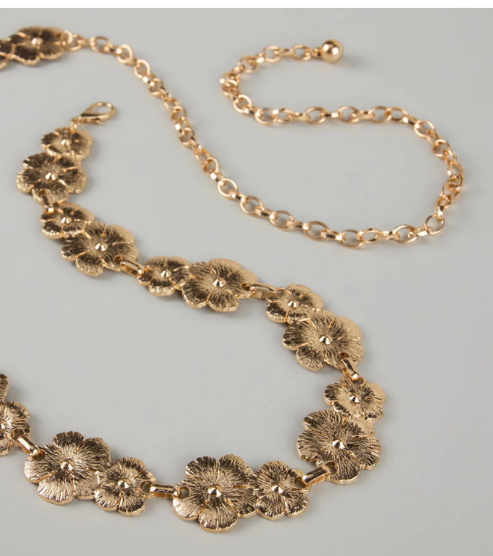 cinturón de cadena con flores